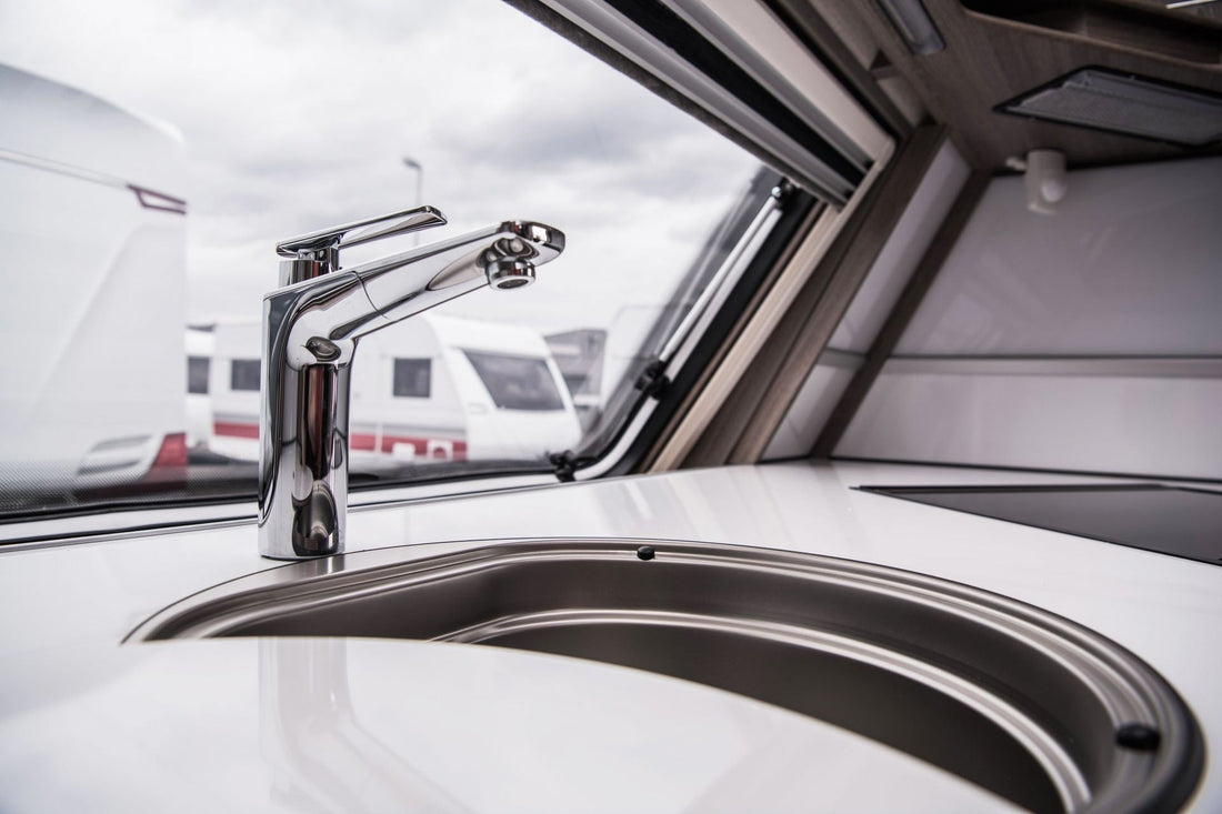 Jak zadbać o zbiornik czystej wody w kamperze?