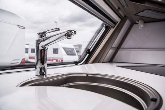 Jak zadbać o zbiornik czystej wody w kamperze?